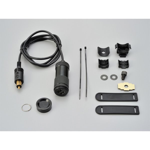 DAYTONA アルミ削り出し電源ヘラソケット変換 USBタイプ5V2.1A