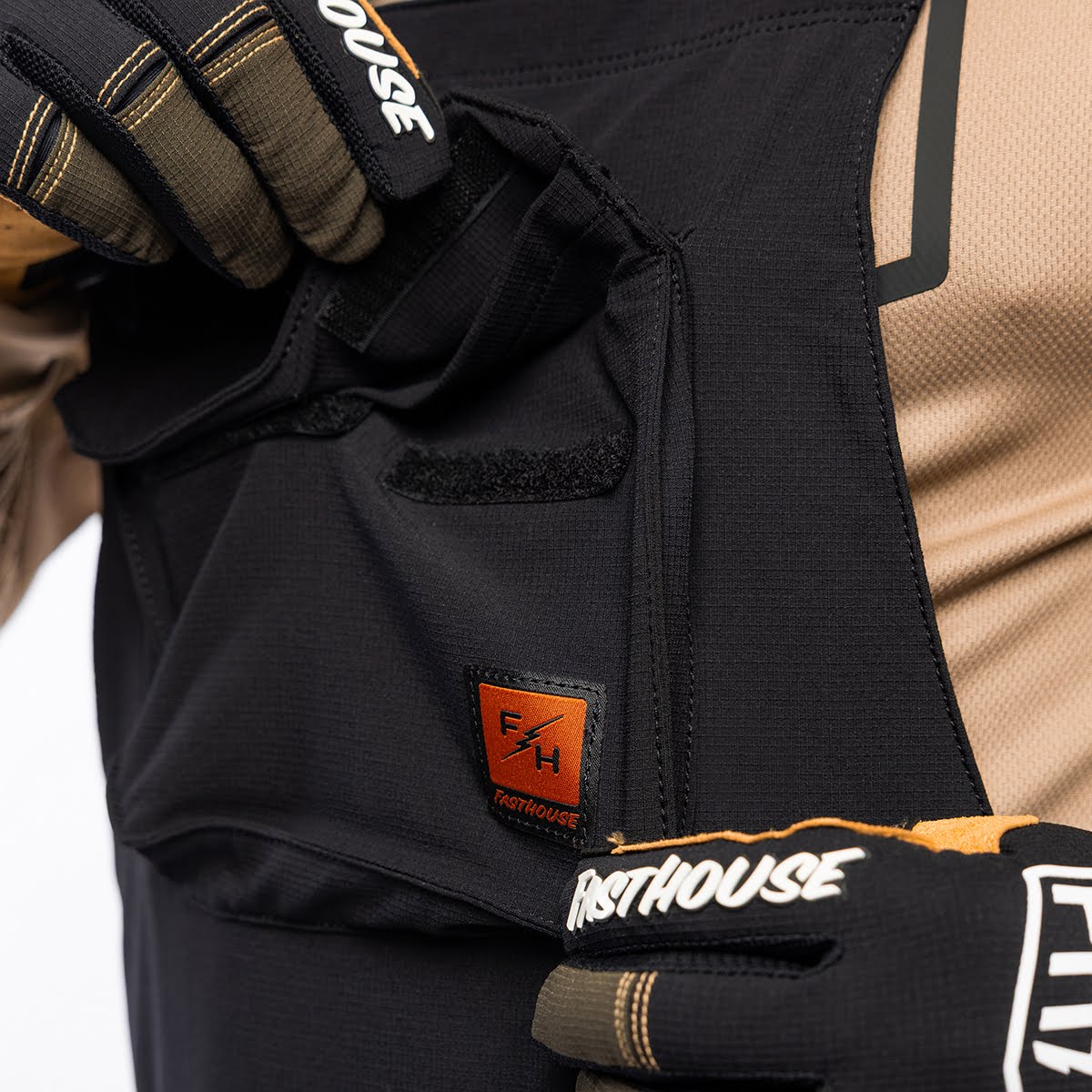 FASTHOUSE モトロール サングアロ ブラック| Dirtbikeplus (ダート