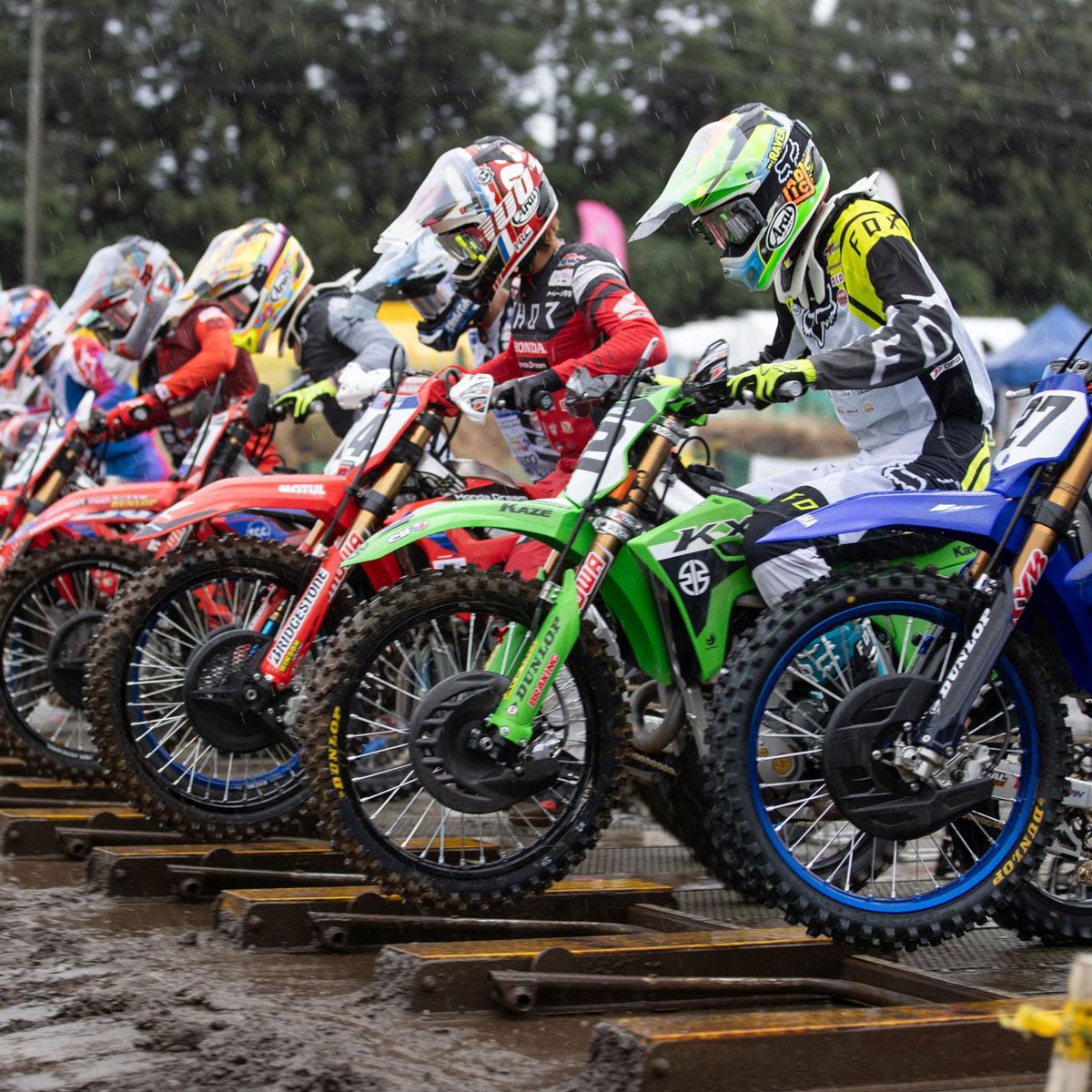 ZETA フォークガードホルダー| Dirtbikeplus (ダートバイクプラス)